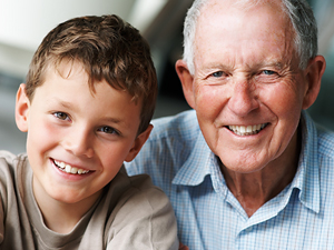 Los padres de edad avanzada tienen hijos y nietos más longevos