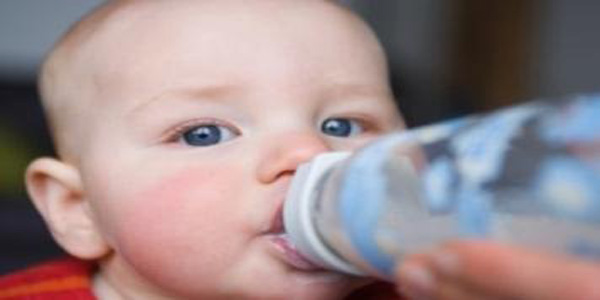 ¿Sabías que los bebés que toman biberón hasta los 2 años corren riesgo de ser obesos?